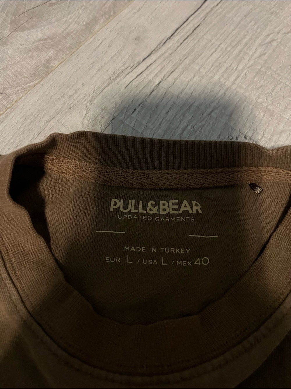 Pull&Bear Brown Graphic Long Sleeve Tee with Beige Accents - Picture 3 of 3